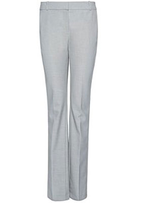 Прямые брюки из плотного материала, без плиссировки и стрелок - оптимальный вариант для типа фигуры Груша. 
